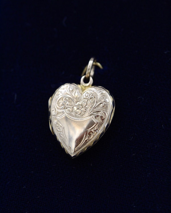 A fine heart shaped 15 carat (Hallmarked), Yellow Gold Heart Shaped Locket. - image 3