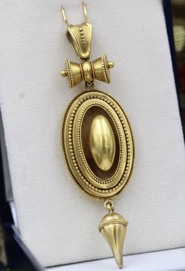A very fine Victorian High Carat (tested),Yellow Gold,  Pendant, in the Etruscan Style. English,  Circa 1870 - image 1
