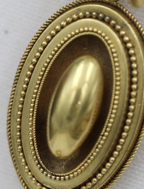 A very fine Victorian High Carat (tested),Yellow Gold,  Pendant, in the Etruscan Style. English,  Circa 1870 - image 4