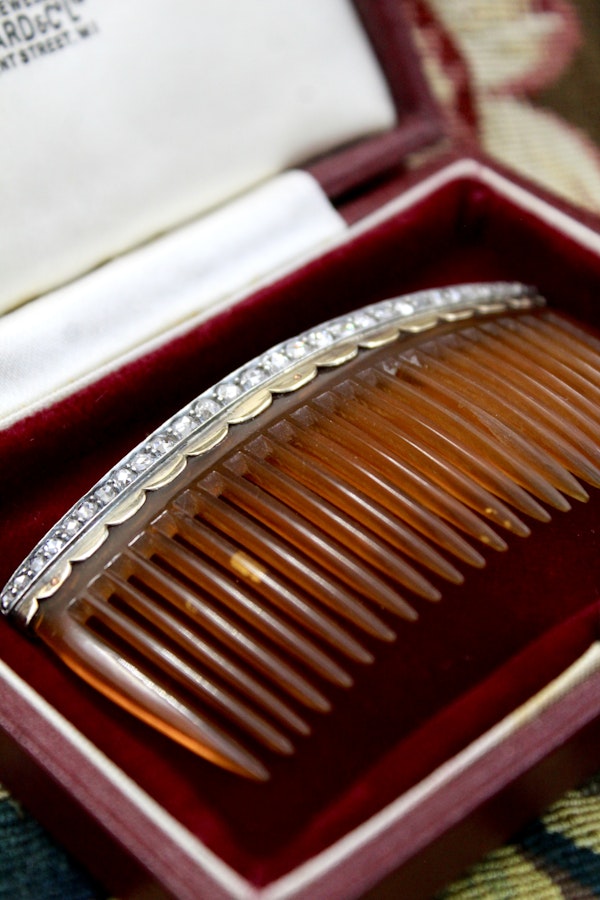 A very fine Victorian High Carat Gold & Silver (tested), "Rose Cut" Diamond & Horn Hair Comb, Circa 1870. - image 1