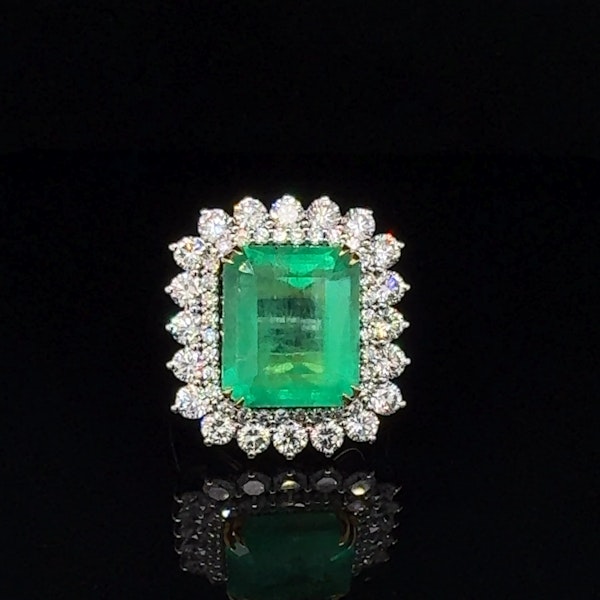 7.98 carat Colombian emerald cluster ring - image 5
