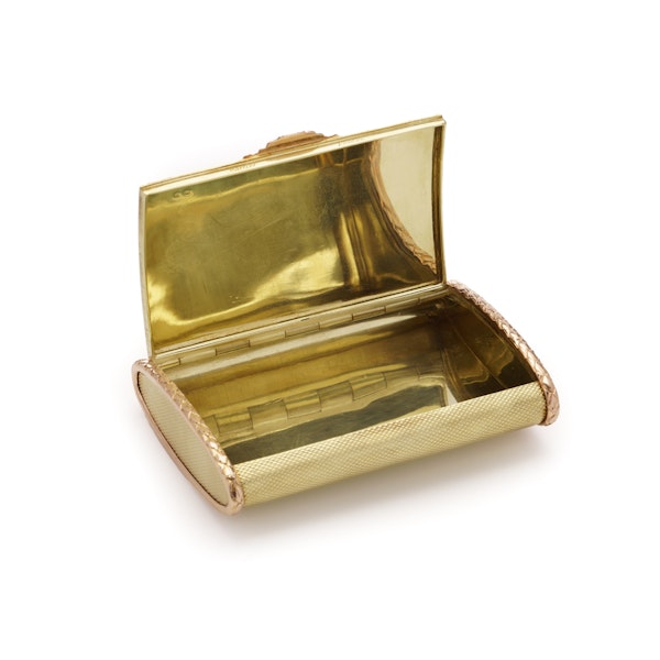 Cartier 18c gold cigarette case, London 1933 - image 5