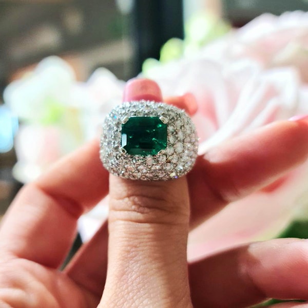 Emerald Diamond and 18ct White Gold Bombé Cluster Ring - image 5