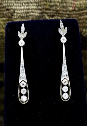 Downstairs at Grays: A Fine Pair of Vintage, Art Deco Diamond Drop Earrings. Circa 1930