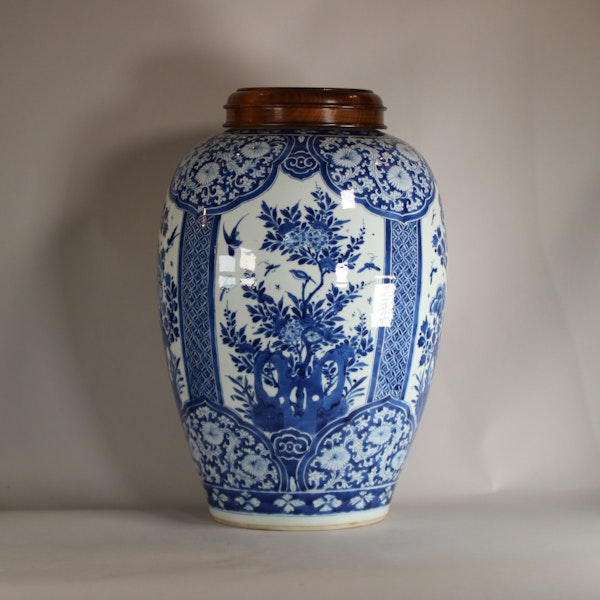 Chinese large blue and white ovoid jar, Kangxi (1662-1722) - image 10