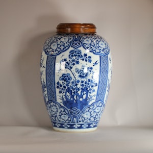 Chinese large blue and white ovoid jar, Kangxi (1662-1722)