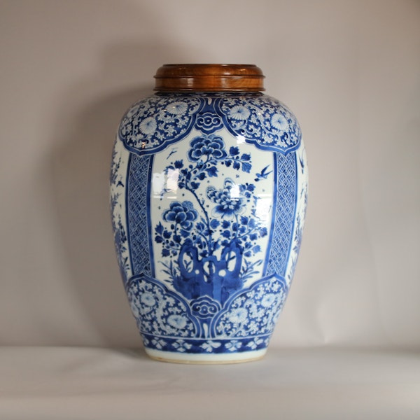 Chinese large blue and white ovoid jar, Kangxi (1662-1722) - image 8