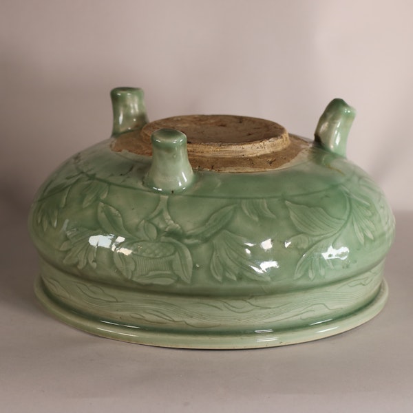 Chinese Longquan celadon tripod censer, Ming dynasty (1368-1644) - image 1