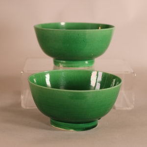 A pair of finely potted Chinese monochrome bowls, Kangxi (1662-1722)