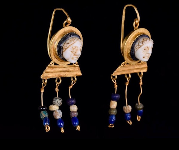 Roman gold cameo earrings - image 2