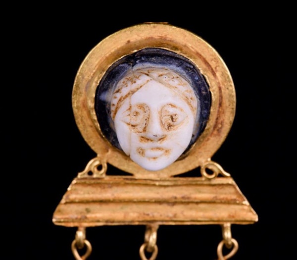 Roman gold cameo earrings - image 4