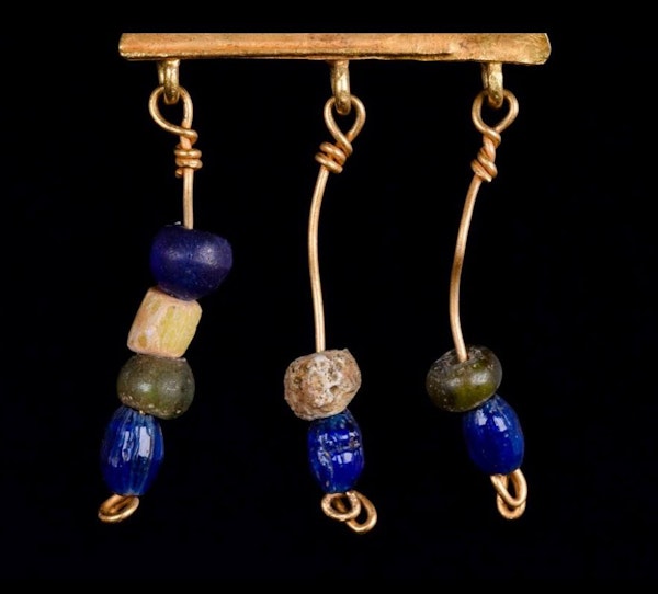 Roman gold cameo earrings - image 6