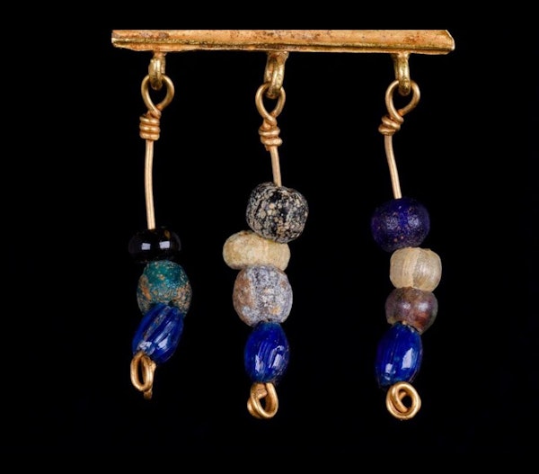 Roman gold cameo earrings - image 7