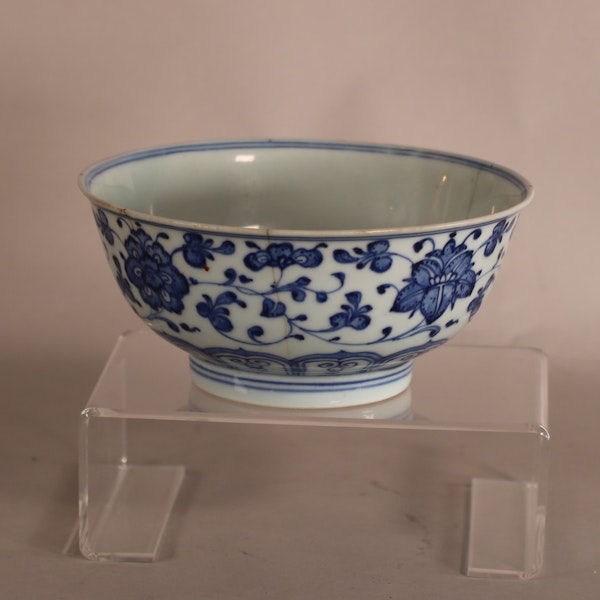 Chinese blue and white ‘minyao’ bowl with Qianlong mark to the base - image 1