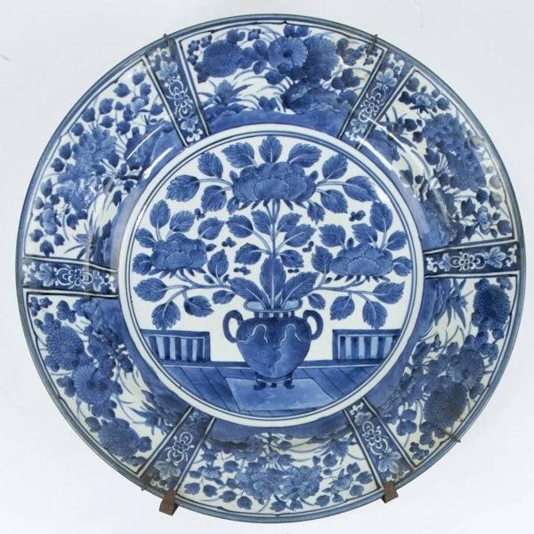 Japanese blue and white Arita dish, 17th century - image 1