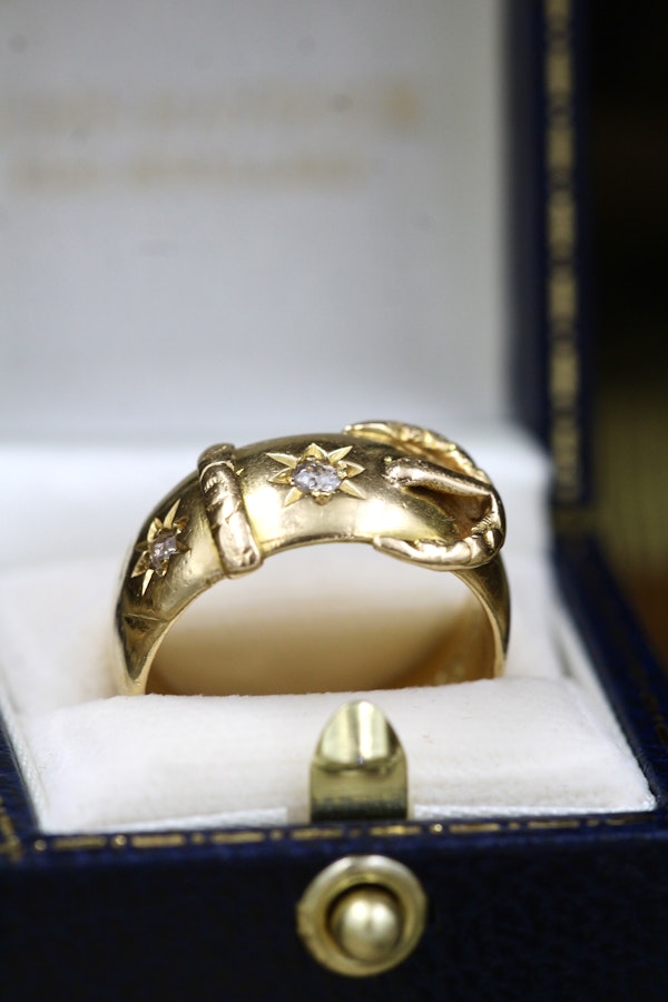 A fine Buckle ring finely chased with two "Old Cut" Diamonds set in 18ct Yellow Gold  (Hallmarked), Chester Circa 1901 - image 4
