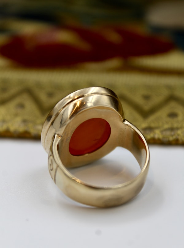 A large 9ct, Yellow Gold (tested), Finely Carved Carnelian Masonic Intaglio Ring. Late 19th / Early 20th Century. - image 6