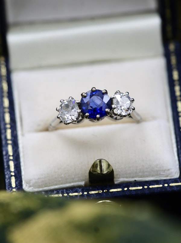 A very beautiful 1.45 Carat Natural Ceylon Sapphire and (two) Old Mine Cut Diamond & Platinum Engagement Ring. Circa 1930 - image 1