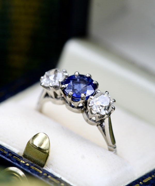 A very beautiful 1.45 Carat Natural Ceylon Sapphire and (two) Old Mine Cut Diamond & Platinum Engagement Ring. Circa 1930 - image 3