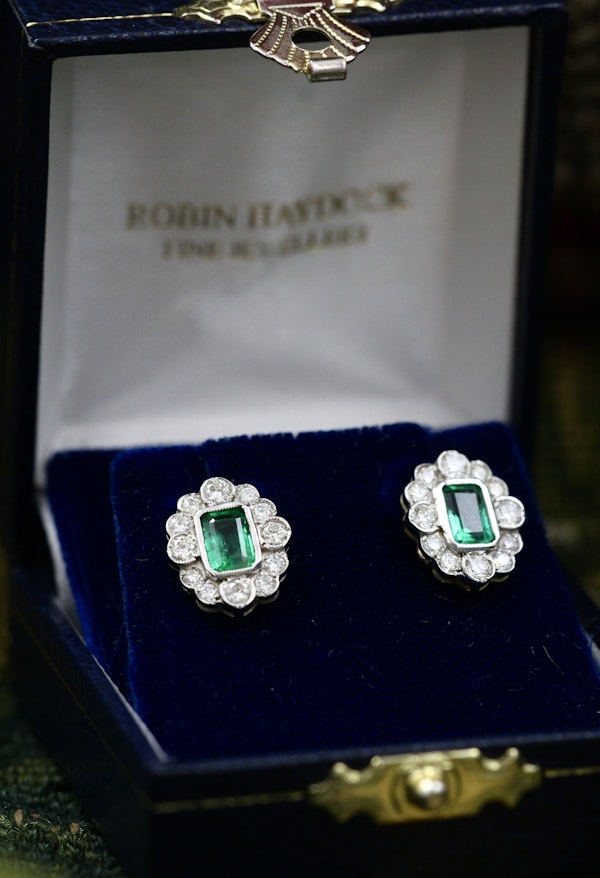 A fine pair of Oval Emerald & Diamond, 18 ct White & Yellow Gold (stamped 750) Cluster Earrings. Pre-owned - image 3