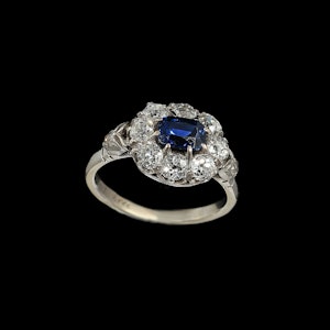 MM8791r Edwardian sapphire diamond cluster ring platinum 1910c