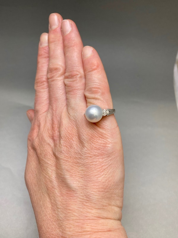 South Sea Pearl Diamond Ring in 18ct White Gold date circa 1980, SHAPIRO & Co since1979 - image 3
