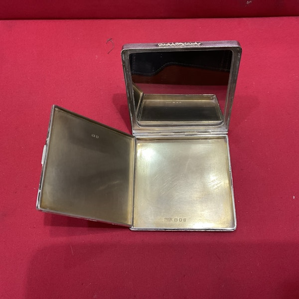 A silver quality compact - image 5