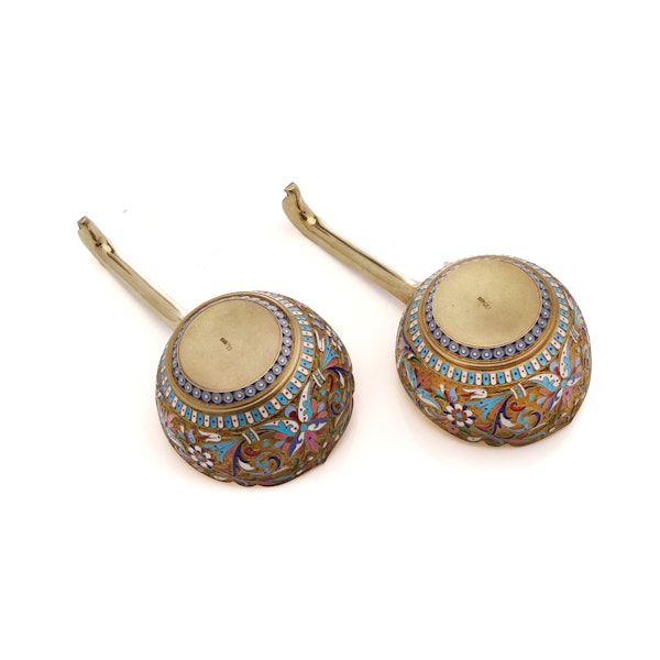 Antique Russian silver gilt and cloisonné enamel pair of kovshes, by Nikolay Alekseev, Moscow, circa 1890s - image 3