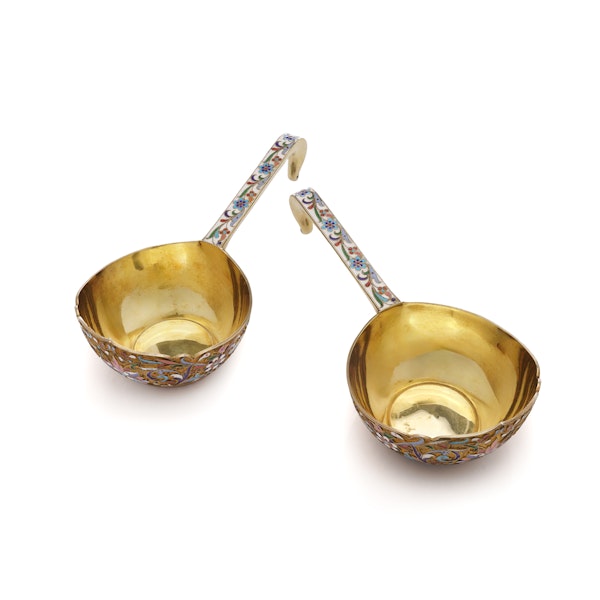 Antique Russian silver gilt and cloisonné enamel pair of kovshes, by Nikolay Alekseev, Moscow, circa 1890s - image 2