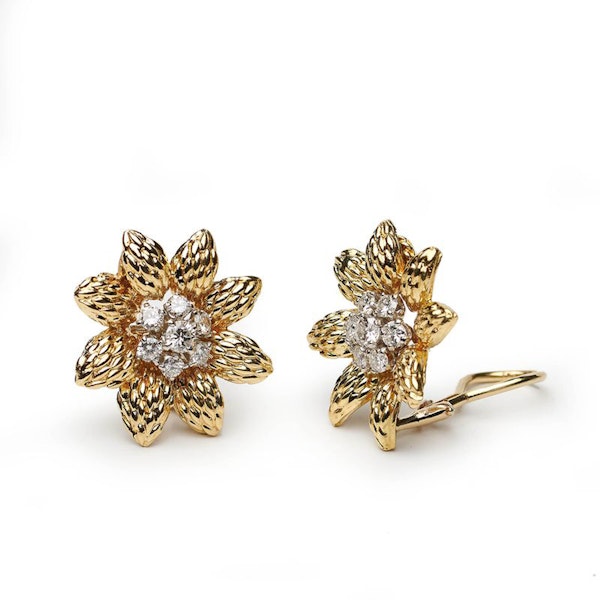 Van Cleef & Arpels Diamond and Yellow Gold Flower Brooch and Earrings Suite, Circa 1960 - image 10