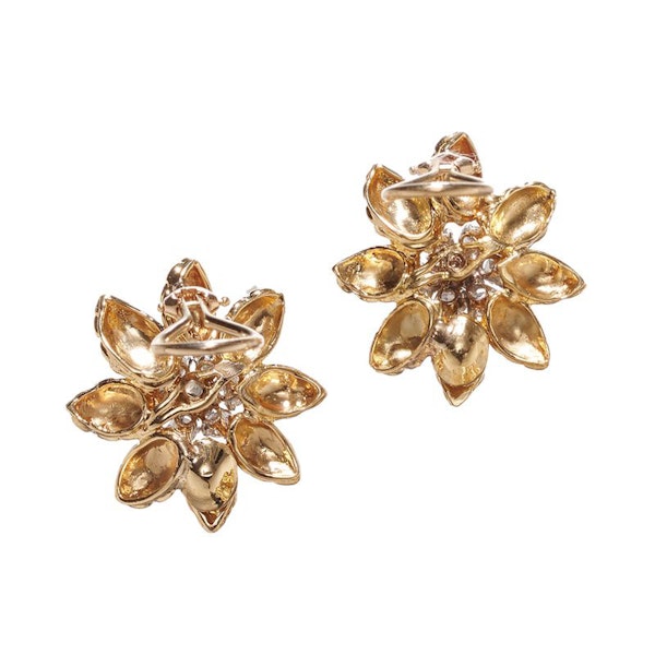 Van Cleef & Arpels Diamond and Yellow Gold Flower Brooch and Earrings Suite, Circa 1960 - image 12