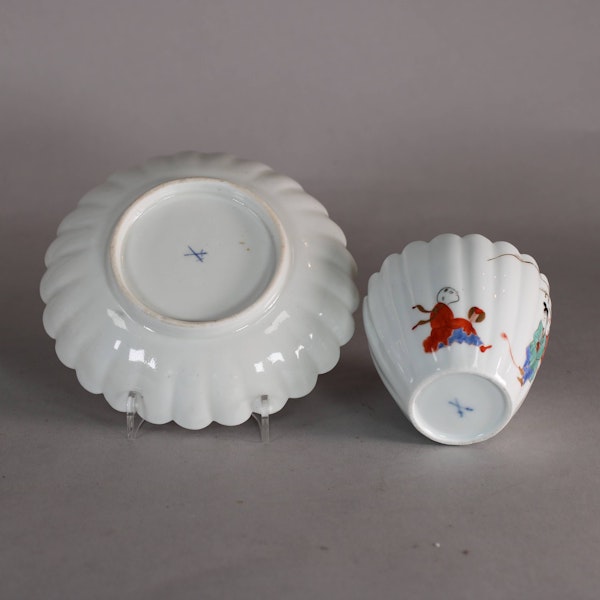 Meissen lobed teabowl and saucer, circa 1730 - image 2