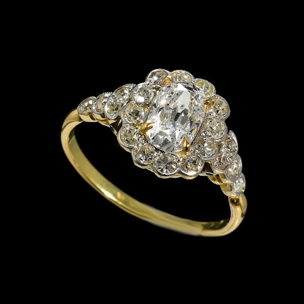 MM8813r Victorian gold diamond ring cushion cut diamond centre 1880c - image 1
