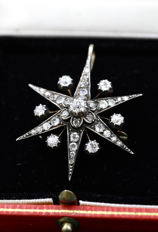A very fine High Carat  Yellow Gold & Silver 6 pointed Diamond Starburst Pendant / Brooch.  Engish. Circa 1880. - image 1