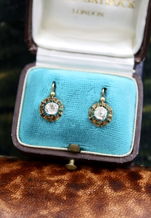Downstairs at Grays: A very fine pair of Antique,1.40 Carats Diamond Drop Earrings set in 15 Carat Yellow Gold, English, Circa 1905