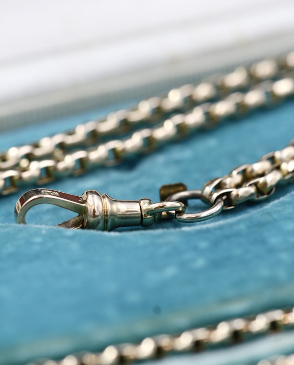 A very fine 9 Carat "Opera Length" Yellow Gold, Long Guard Chain, with Lobster Claw Clasp. English  Circa 1890. - image 6