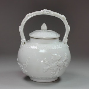 Rare Chinese blanc de chine pot and cover, Kangxi (1662-1722)