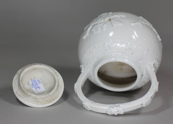 Rare Chinese blanc de chine pot and cover, Kangxi (1662-1722) - image 4