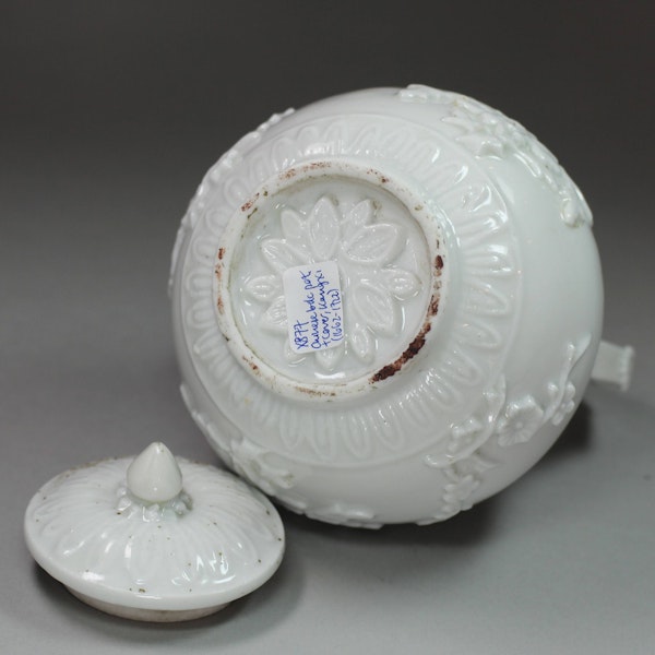 Rare Chinese blanc de chine pot and cover, Kangxi (1662-1722) - image 3
