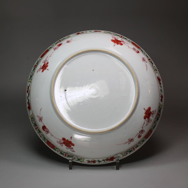 Chinese famille verte armorial saucer dish, c.1717, Kangxi (1662-1722) - image 2