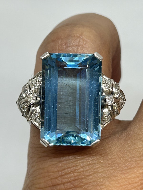 Lovely large Art Deco aquamarine diamond platinum ring at Deco&Vintage Ltd - image 4