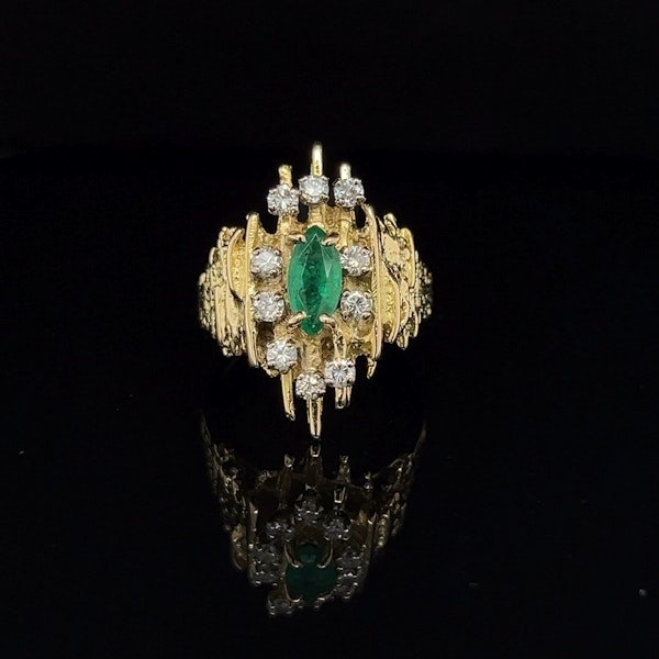 Vintage looking emerald and diamond ring - image 4