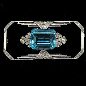 MM8605b Amazing Art Deco Platinum diamond Aquamarine brooch 1920c