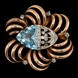 MM8859b Gold platinum diamonds and aquamarine brooch 1910c