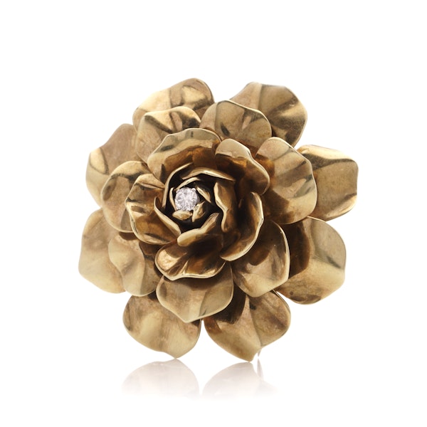 Boucheron 18kt. gold diamond flower head brooch - image 7