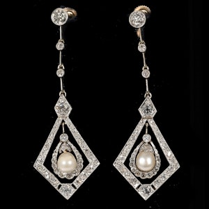 MM8747e Fine Edwardian natural pearl platinum long drop earrings 1910c