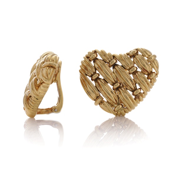Tiffany & Co.18kt gold woven heart design pair of clip-on earrings - image 4