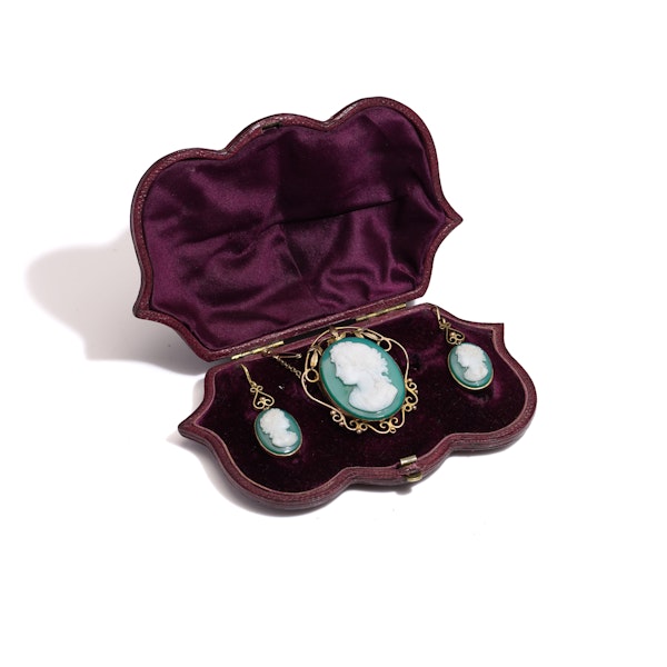 Victorian Green Agate Cameo Suite: Brooch & Earrings - image 7