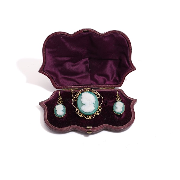 Victorian Green Agate Cameo Suite: Brooch & Earrings - image 2