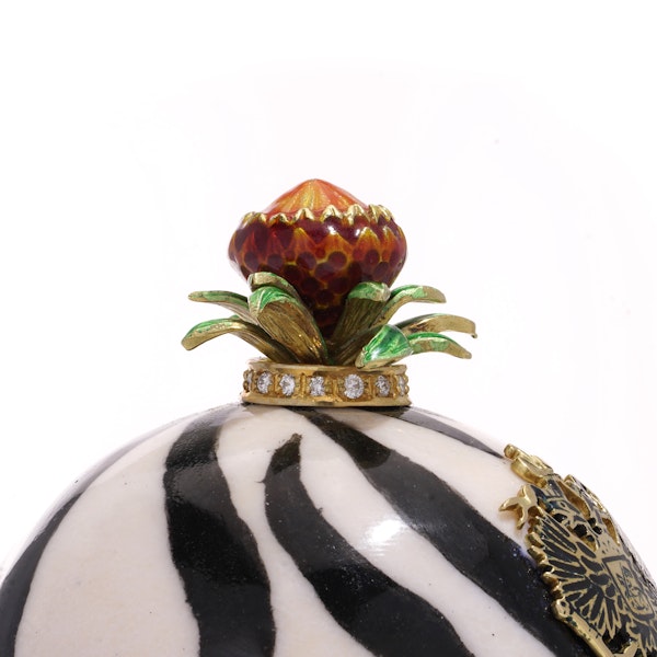Fabergé limited edition 18kt gold decorative egg with gemstones - image 7